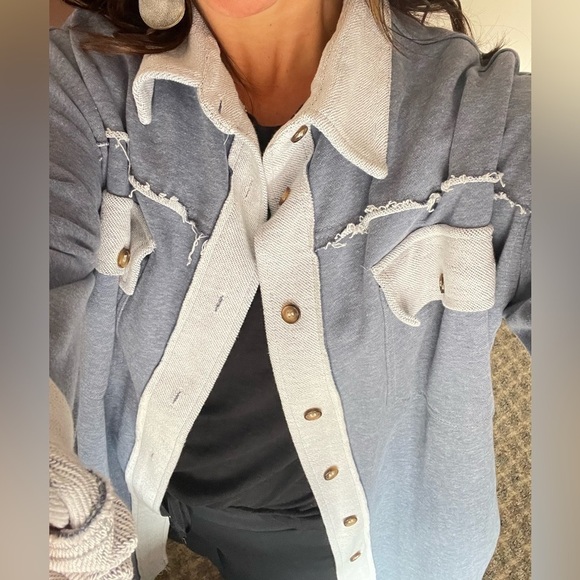 POL Tops - Pol Boutique Oversized French Terry
Long Sleeve Button Down Shacket Raw
Seams M
